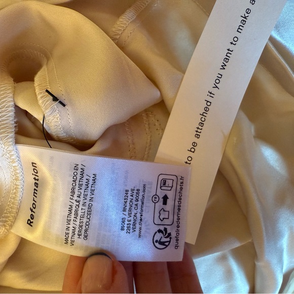 Reformation Cream Lace Women's Shorts - Picture 4 of 4